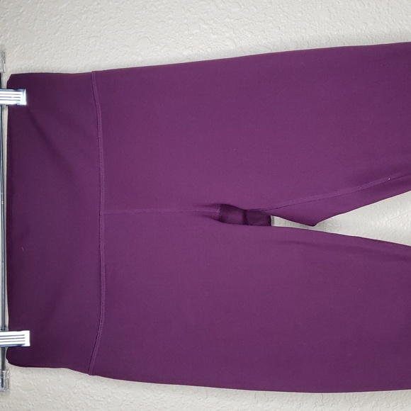 Fabletics Powerhold Cropped Purple High Rise Athletic Leggings Pants Size XS - Picture 2 of 13